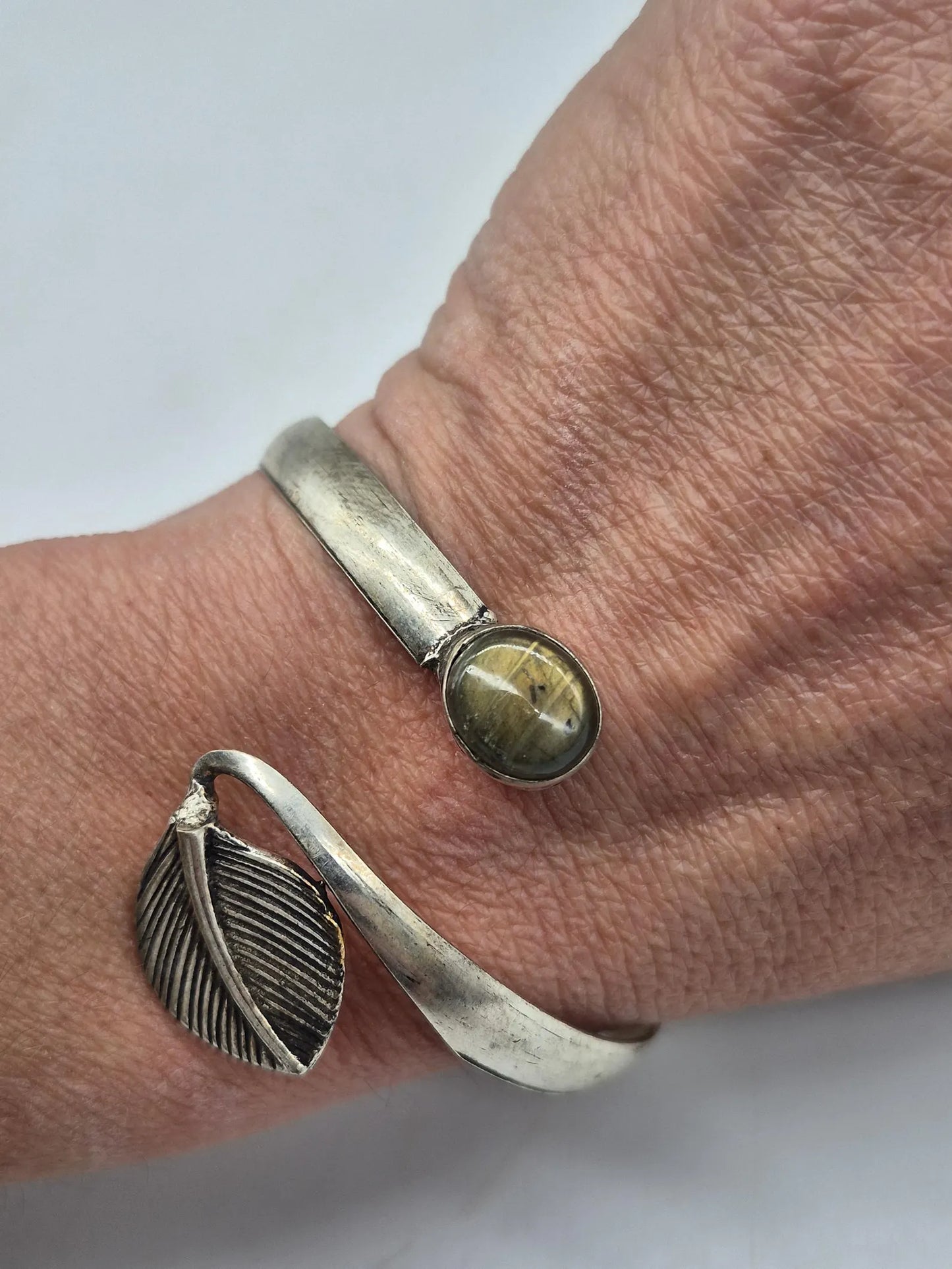 Gewebtes Armband aus Pyrit-Makramee