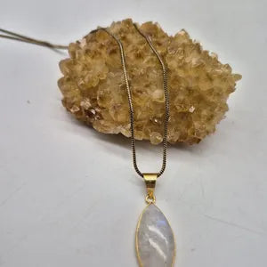 Moonstone Necklace with Brass Chain – 48cm –  Rainbow Moonstone Jewelry