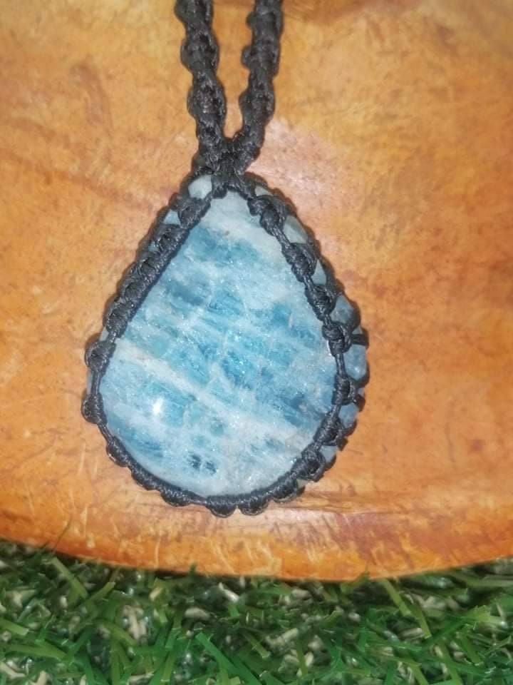 110CT Aqua Marine Rough Mineral Stone Brazilian Crystal Healing Makrame Wrapped Necklace Protection Gift Accessories