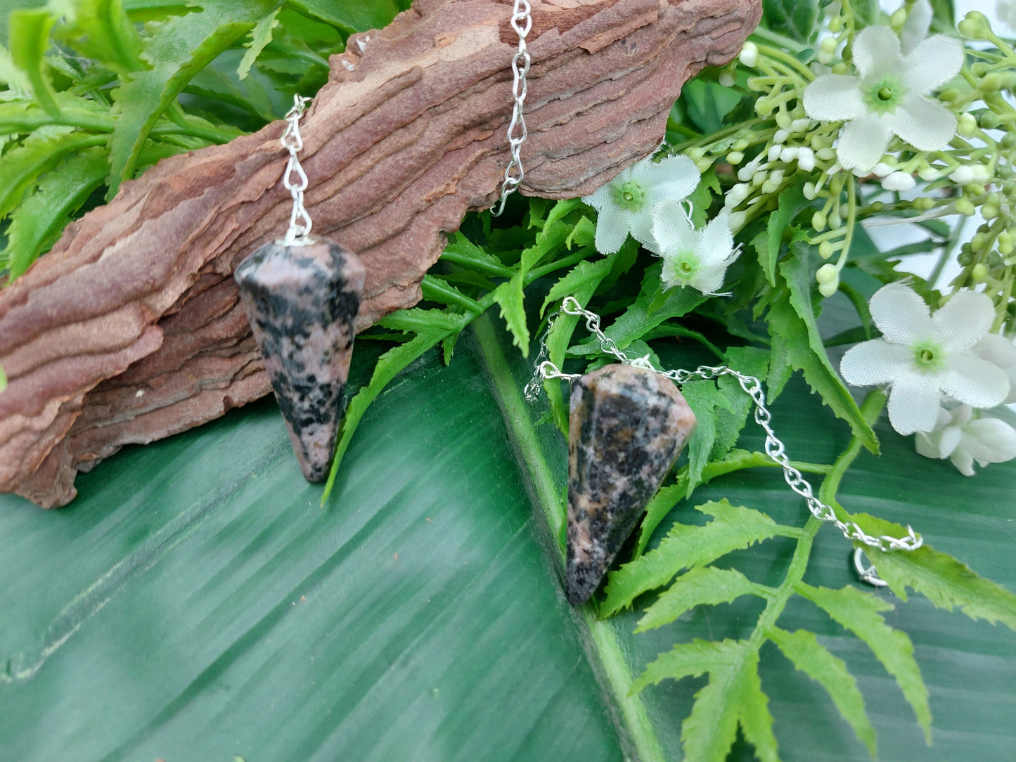 Rhodonite Pendulum, Crystal Pendulum, Dowsing Pendulum, Divination Crystal