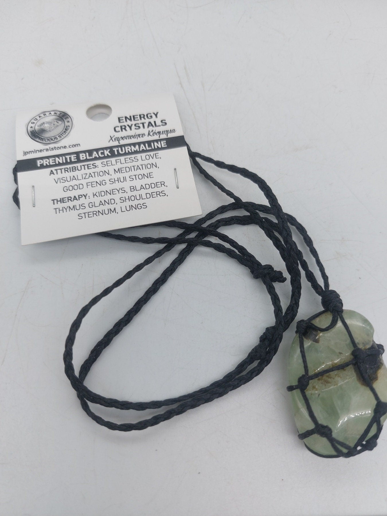 Prehnit mit schwarzen Turmalin-Einschlüssen, polierte Kristall-Makramee-Halskette