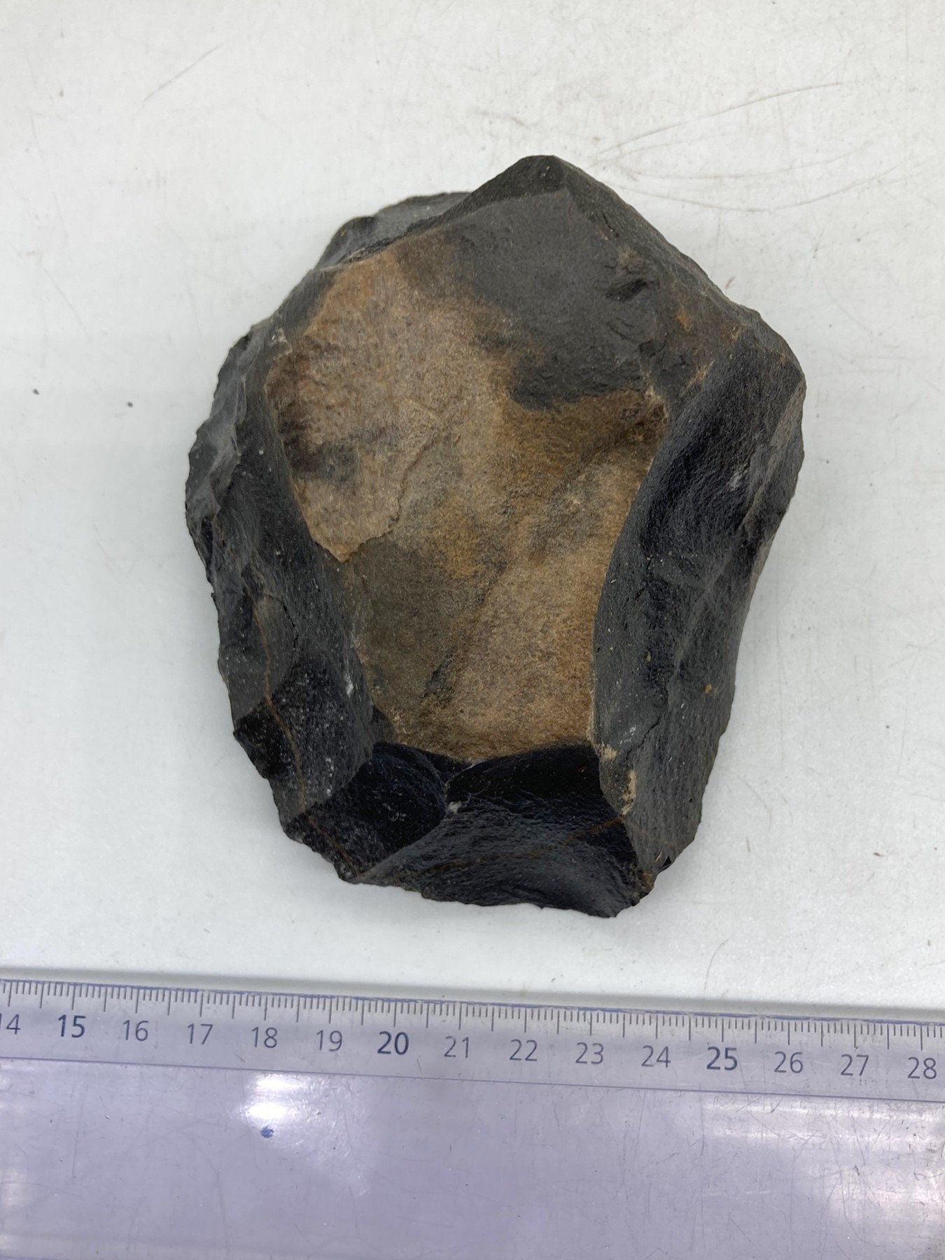 Natürliches rohes schwarzes Jaspisstück