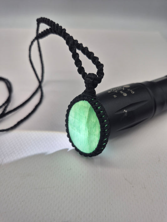 Green Aventurine Macrame Necklace: Lucky Crystal Healing Stone