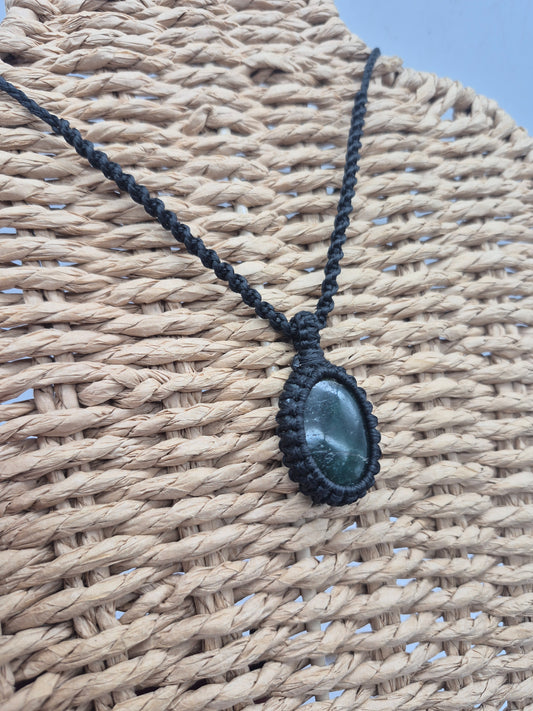 Green Aventurine Macrame Necklace: Lucky Crystal Healing Stone