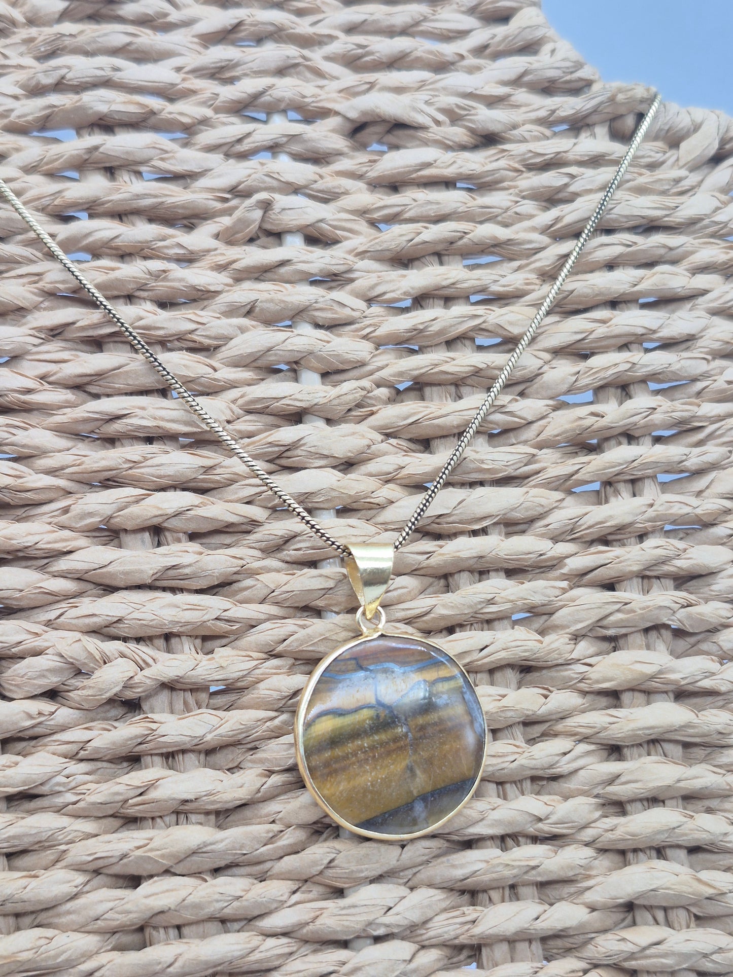 Tiger's Eye Crystal Roud Brass Necklace