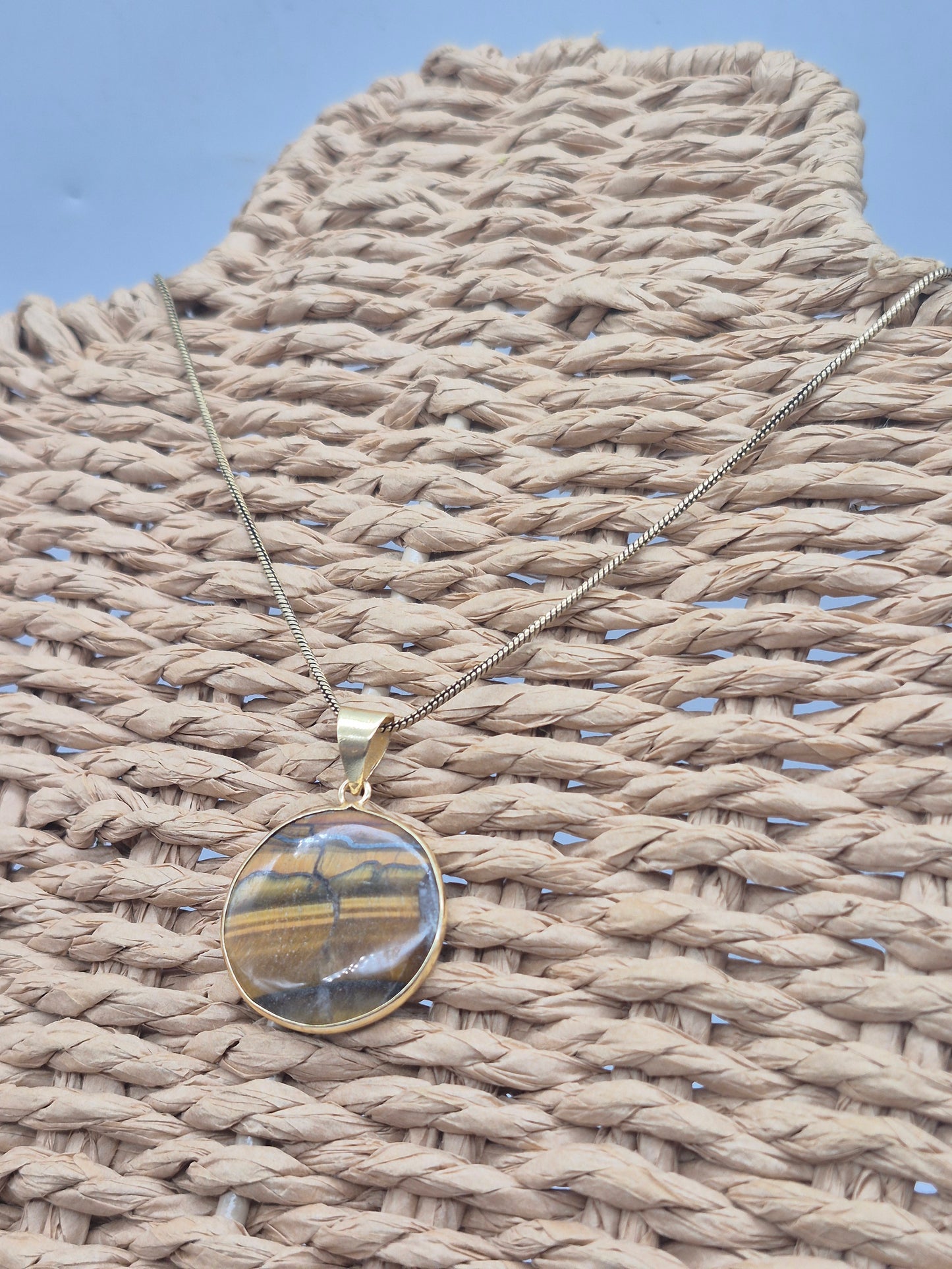 Tiger's Eye Crystal Roud Brass Necklace
