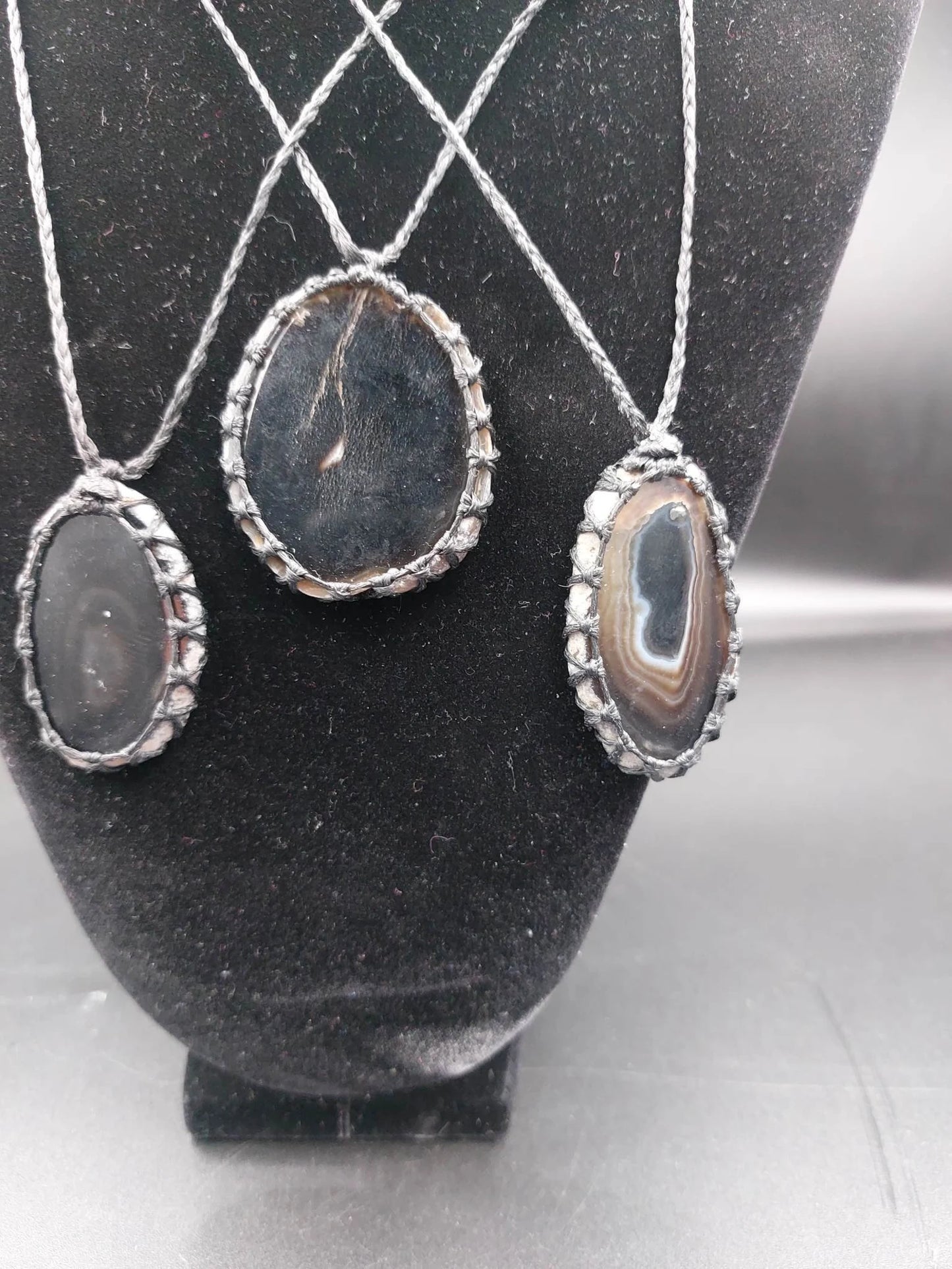 Κρύσταλλο χαλαζία Τραχιά ορυκτή πέτρα Brazilian Crystal Healing Makrame τυλιγμένο κολιέ Αξεσουάρ δώρου