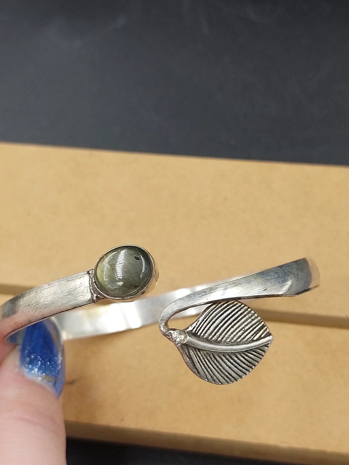 Gewebtes Armband aus Pyrit-Makramee