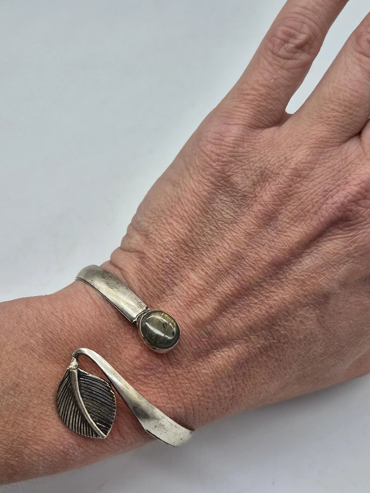 Gewebtes Armband aus Pyrit-Makramee