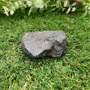 Black Tourmaline schorl crystal, Collection Specimen Crystal, Healing Stone, Birtsthone Crystal Protection Decoration Mineral