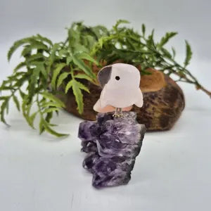 Rose Quartz Carved Bird with Agate Feathers on Amethyst Cluster Base – Gemstone Bird Figurine, Crystal Animal Sculpture, Nature Home Décor