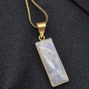 Moonstone Necklace with Brass Chain – 48cm – Handmade Crystal Pendant, Rainbow Moonstone Jewelry