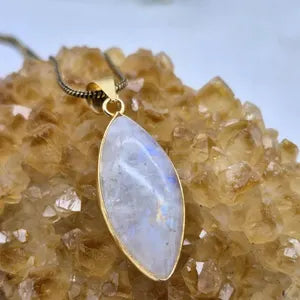 Moonstone Necklace with Brass Chain – 48cm –  Rainbow Moonstone Jewelry