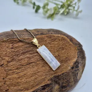 Moonstone Necklace with Brass Chain – 48cm – Handmade Crystal Pendant, Rainbow Moonstone Jewelry