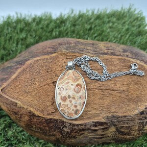 Hochwertige Kristalljaspis-Leoparden-Halskette mit Cabochon-Schliff, Sterling-Silber 925, Lünetten-Anhänger