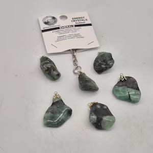 Polished Emerald Keychain – Green Crystal Gemstone Accessory