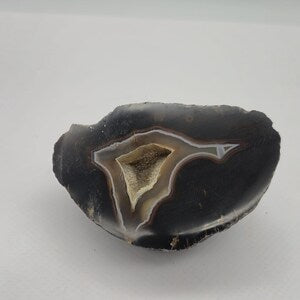Brown Agate Geode with Quartz Center 218 gr – Rare Mineral Specimen