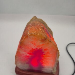 Pink Agate Lamp 1,643 k – Natural Crystal Lamp on Wooden Base