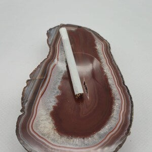 Natural Brown Agate Ashtray with Quartz - 471 gr