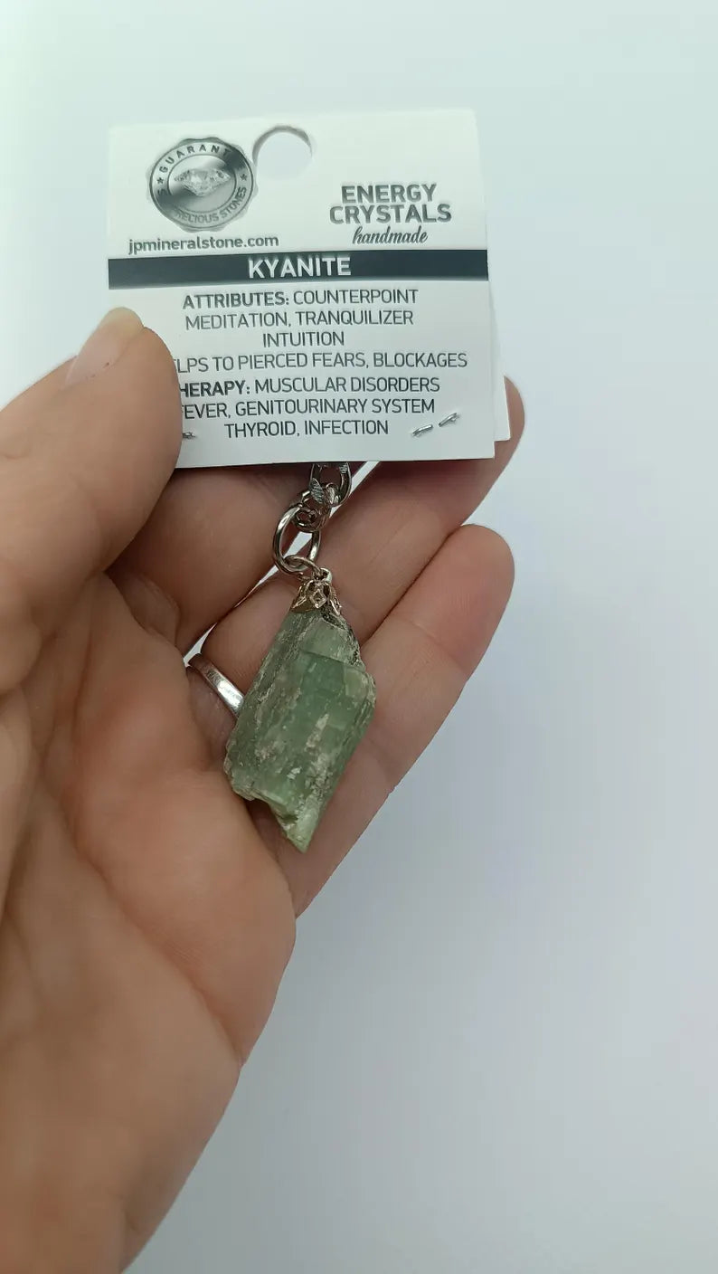 Raw Green Kyanite Keychain – Natural Green Crystal Gemstone Accessory