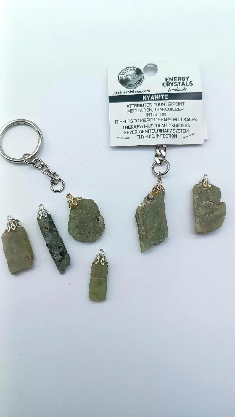 Raw Green Kyanite Keychain – Natural Green Crystal Gemstone Accessory