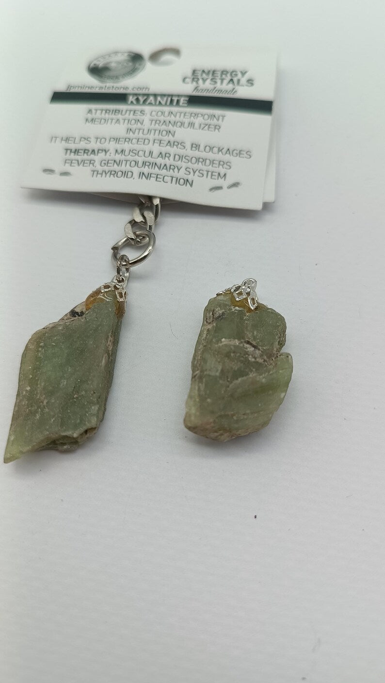 Raw Green Kyanite Keychain – Natural Green Crystal Gemstone Accessory