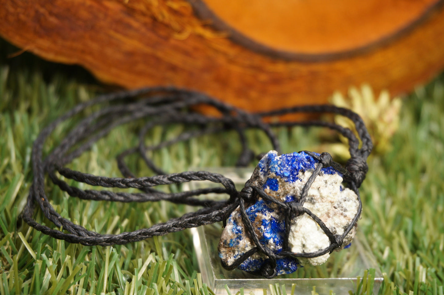 Fantastischer Kristall Azurit Calcit Weiß Griechische Mineraliensammlung Makramee gewickelt