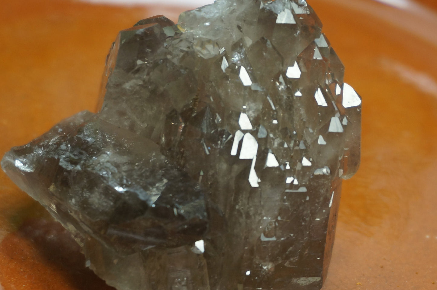 natürlicher Kristallhaufen Rauchquarz genetischer Komplex Spitzen Zwillinge Heiltherapie Mineralstein Kraftsammlung Exemplar Dekoration Magie