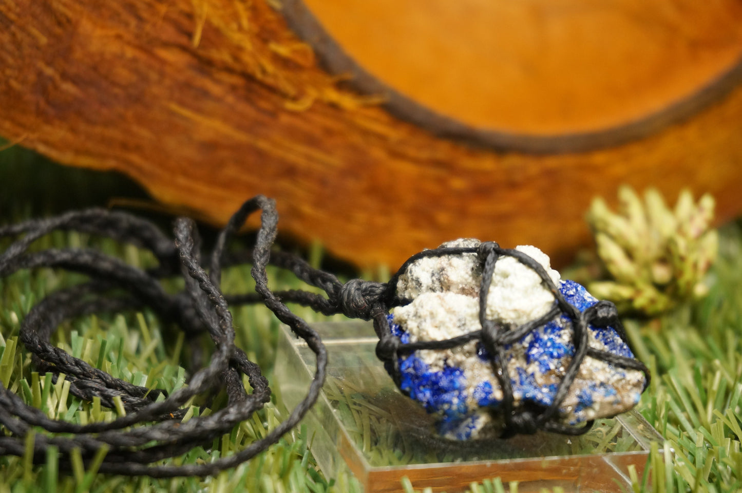 Fantastischer Kristall Azurit Calcit Weiß Griechische Mineraliensammlung Makramee gewickelt