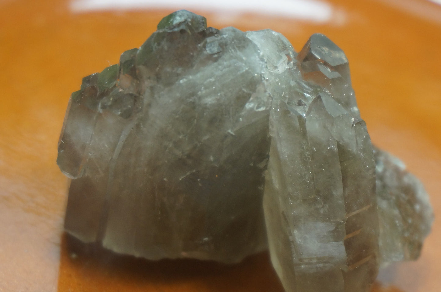 natürlicher Kristallhaufen Rauchquarz genetischer Komplex Spitzen Zwillinge Heiltherapie Mineralstein Kraftsammlung Exemplar Dekoration Magie