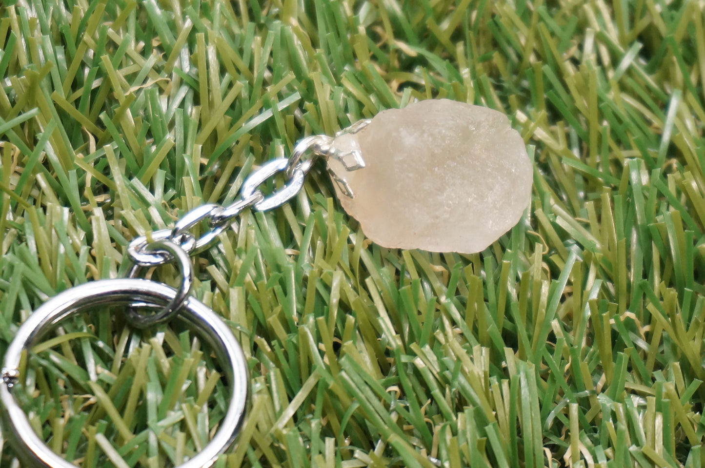 Natural White Rough Stone  Fluorite Keychain Healing Mineral Crystal Accessories Zodiac Mineral Stone