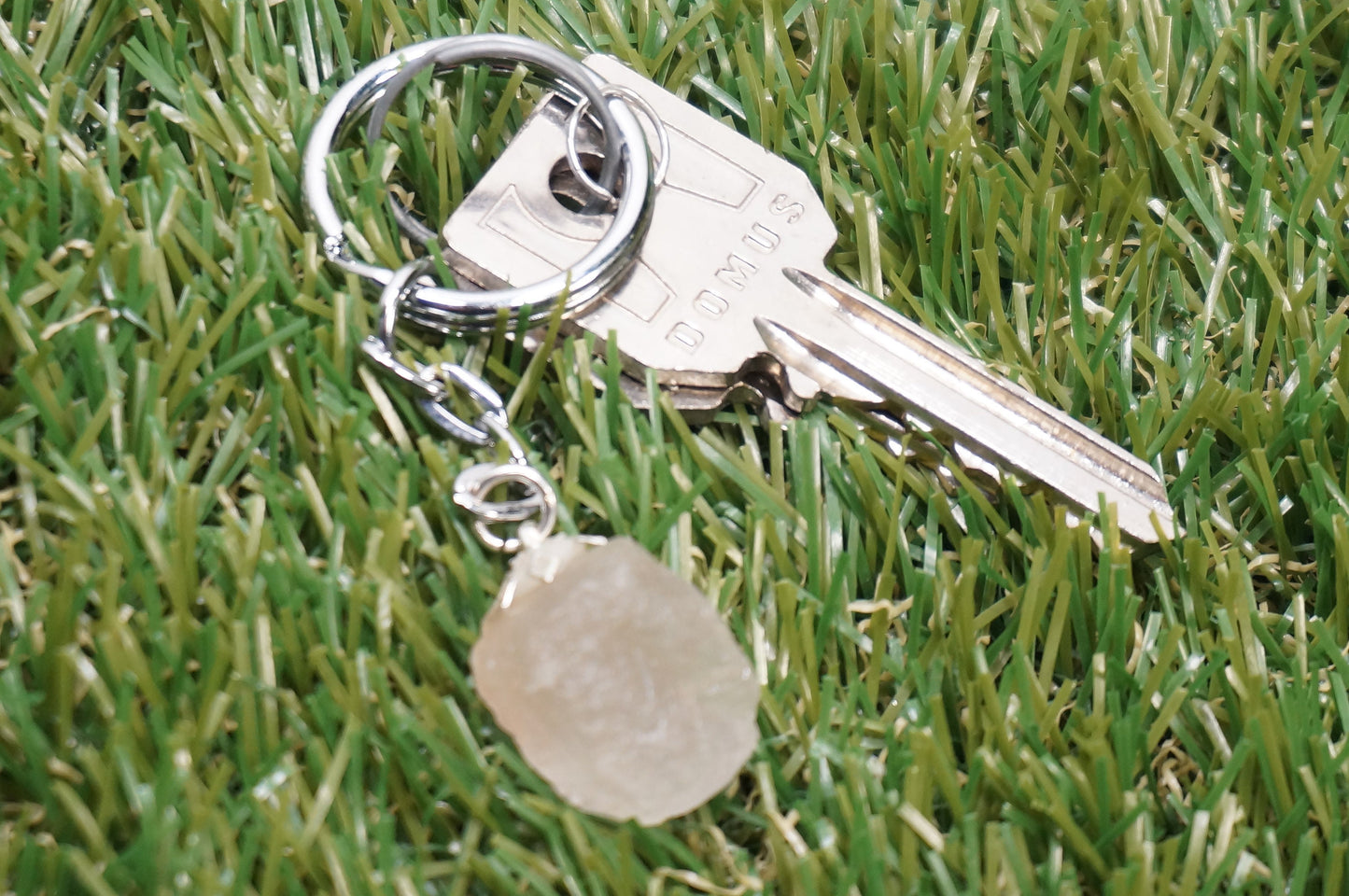Natural White Rough Stone  Fluorite Keychain Healing Mineral Crystal Accessories Zodiac Mineral Stone