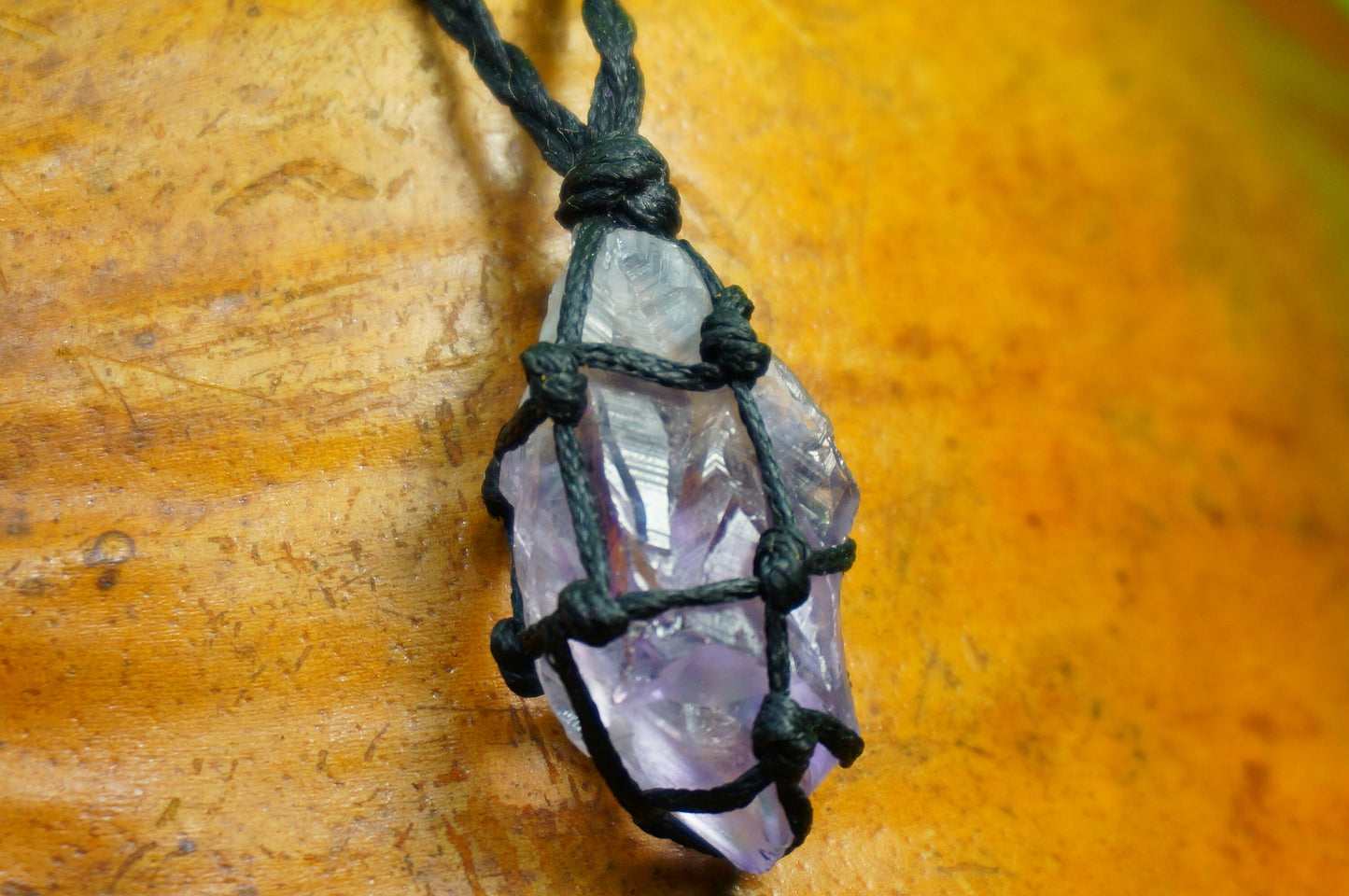 Amethyst polierter Mineralstein Brasilianischer Kristall Heilung Makramee Gewickelte Halskette Schutz Geschenk Accessoires