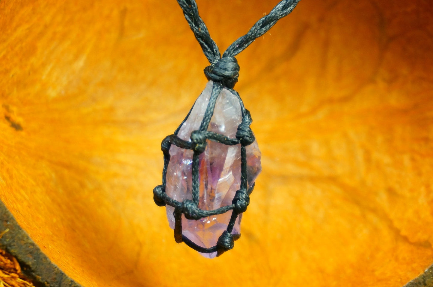 Amethyst polierter Mineralstein Brasilianischer Kristall Heilung Makramee Gewickelte Halskette Schutz Geschenk Accessoires