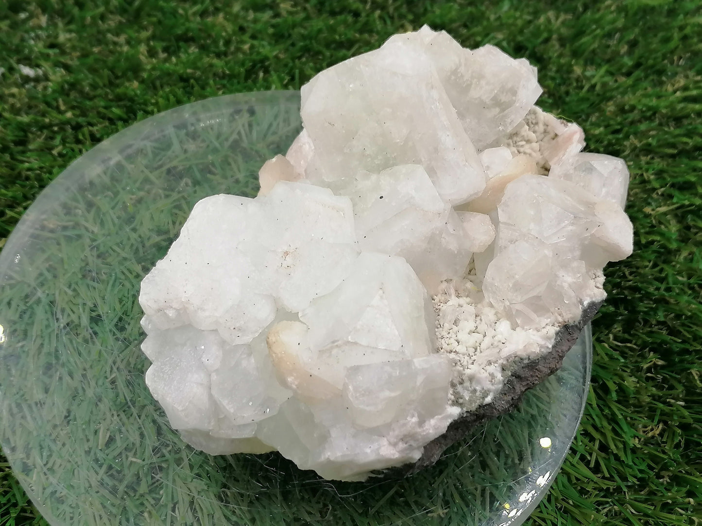 Apophyllite cubes // Home Decor and Healing