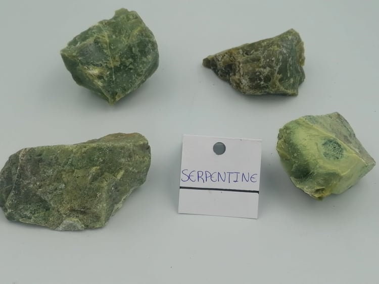 Top Natural Crystal Serpentine Collection Speciment Healing Stone Birtsthone Crystal Protection Decoration Mineral