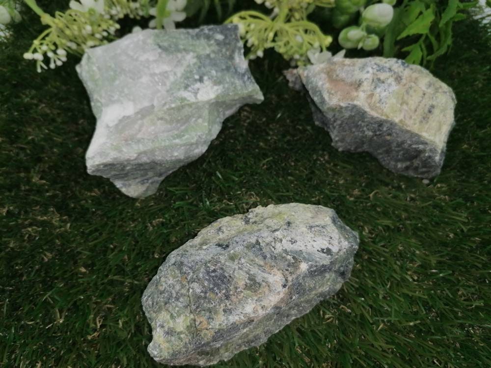 Natural Crystal Jade Collection Speciment Healing Stone Birtsthone Crystal Protection Decoration Mineral