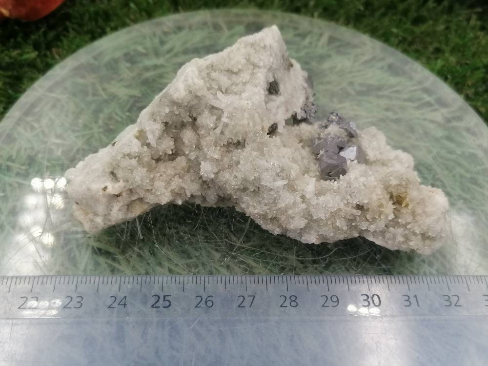 Besondere natürliche Kombination aus Cluster-Quarzkristall mit Calcit-Galenit-Pyrit-Würfel-Sammelstück