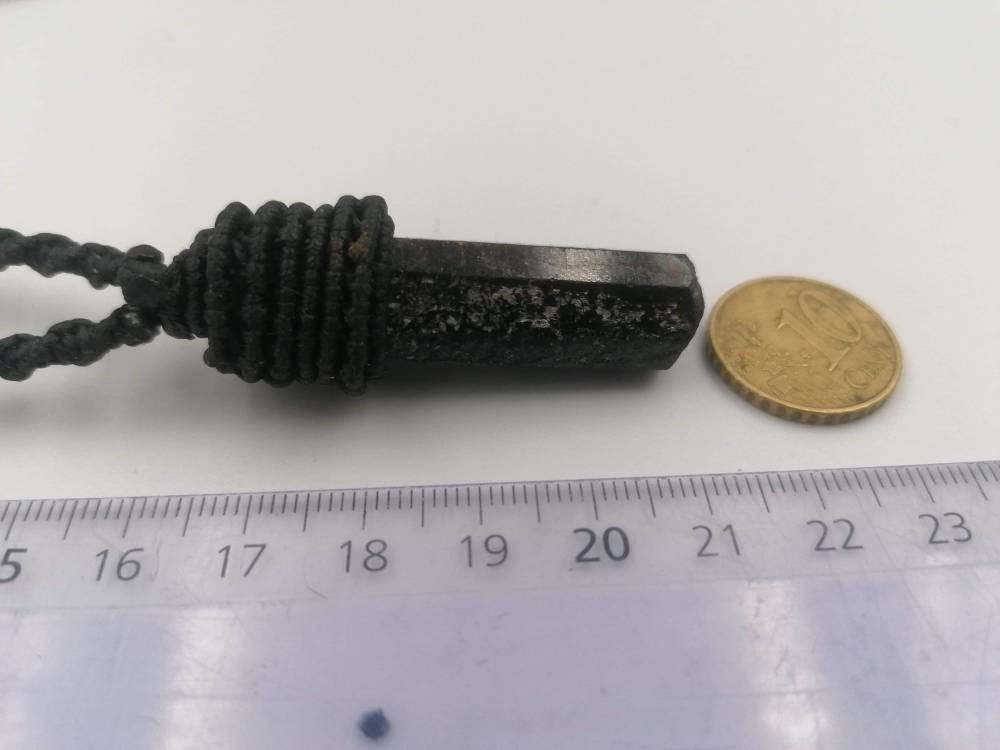 Natürlicher schwarzer Turmalin, handgemachte Makramee-Halskette-Schutzkette-Sternzeichen