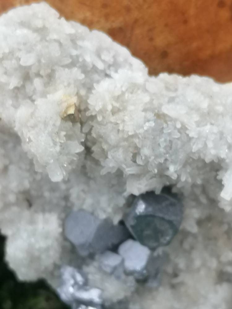 Besondere natürliche Kombination aus Cluster-Quarzkristall mit Calcit-Galenit-Pyrit-Würfel-Sammelstück