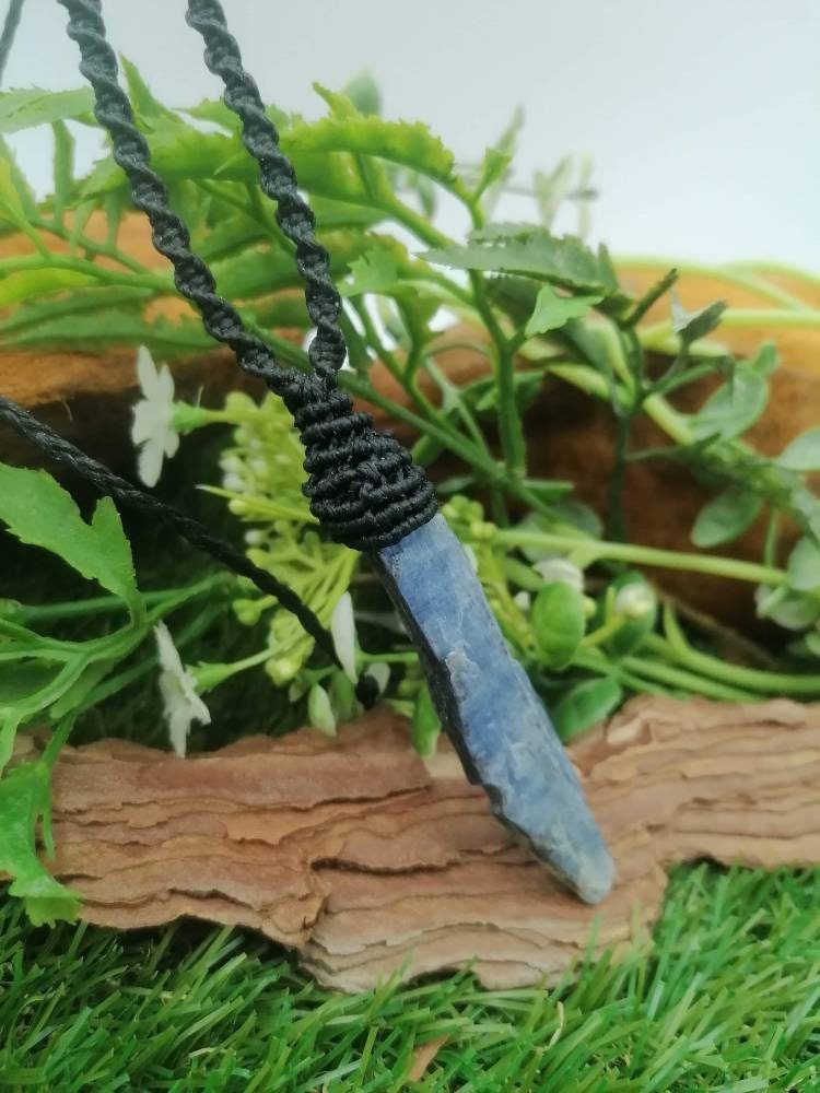 Blaue Klinge Kyanit Makramee handgemachte Halskette