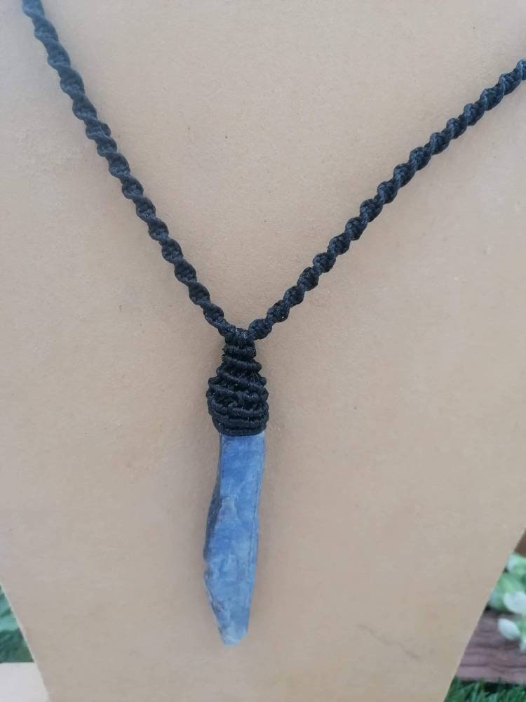 Blaue Klinge Kyanit Makramee handgemachte Halskette