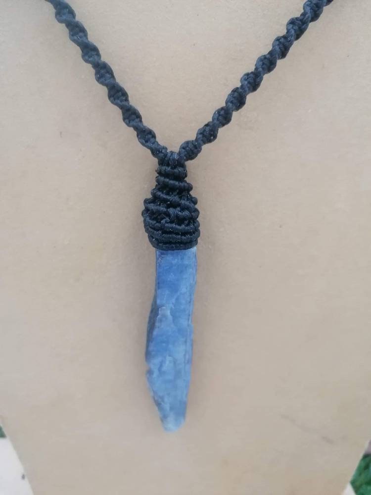 Blaue Klinge Kyanit Makramee handgemachte Halskette