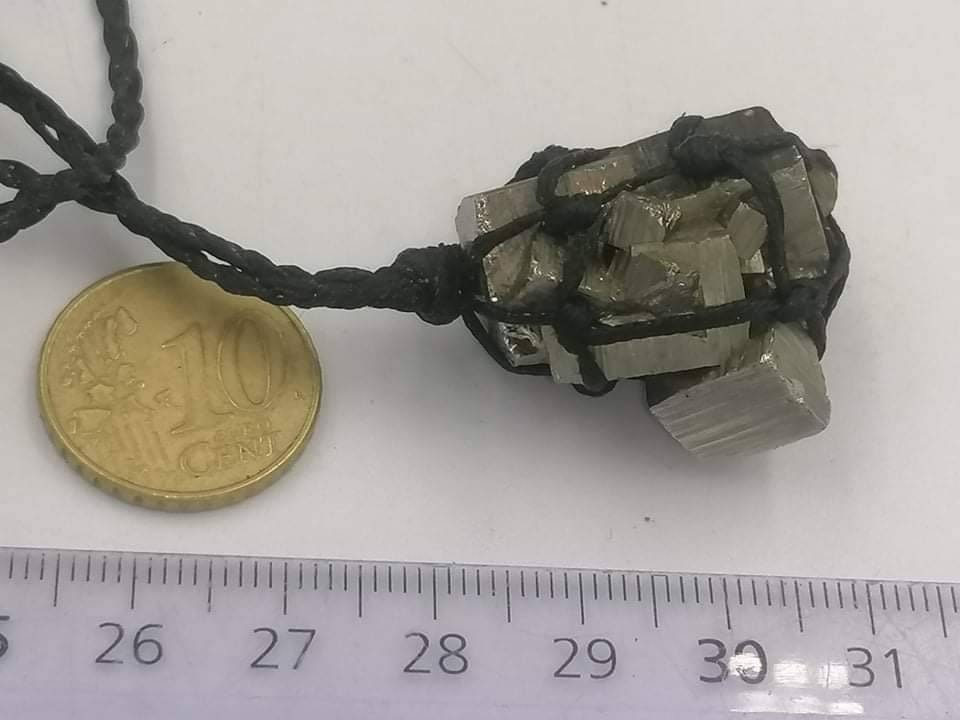 Φυσικός Πυρίτης με ειδικά cubs Χειροποίητο τυλιγμένο κολιέ μακραμέ - Θεραπευτική πέτρα - Ιδέα δώρου - Προστασία