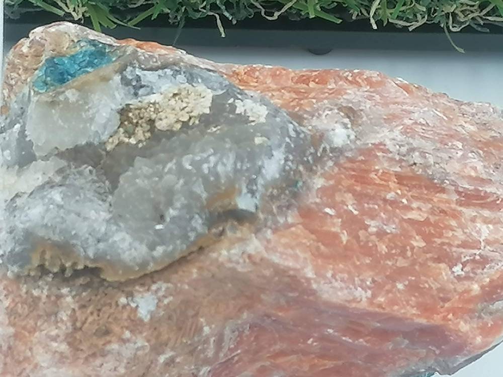 Natural Crystal Apatite Orange and Blue Collection Speciment Healing Stone Birtsthone Crystal Protection Decoration Mineral