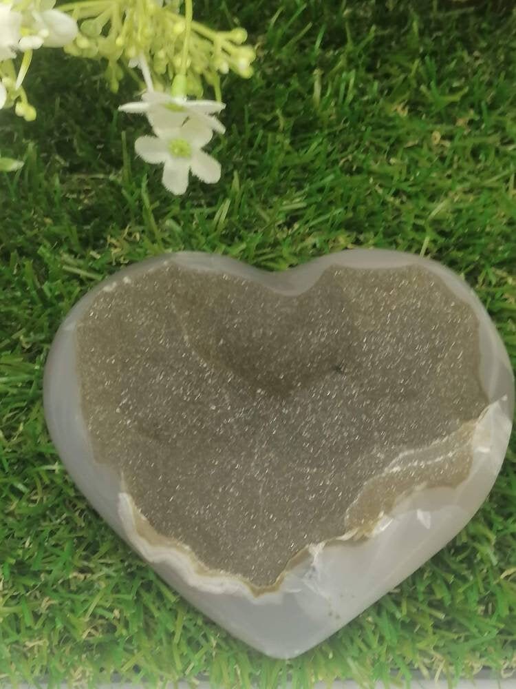 Agate with Quartz Botroidal Heart Shaped Stone Crystal,Brazilian stone Rough, Protection Healing, Cluster stone,Magic Power, Decoration