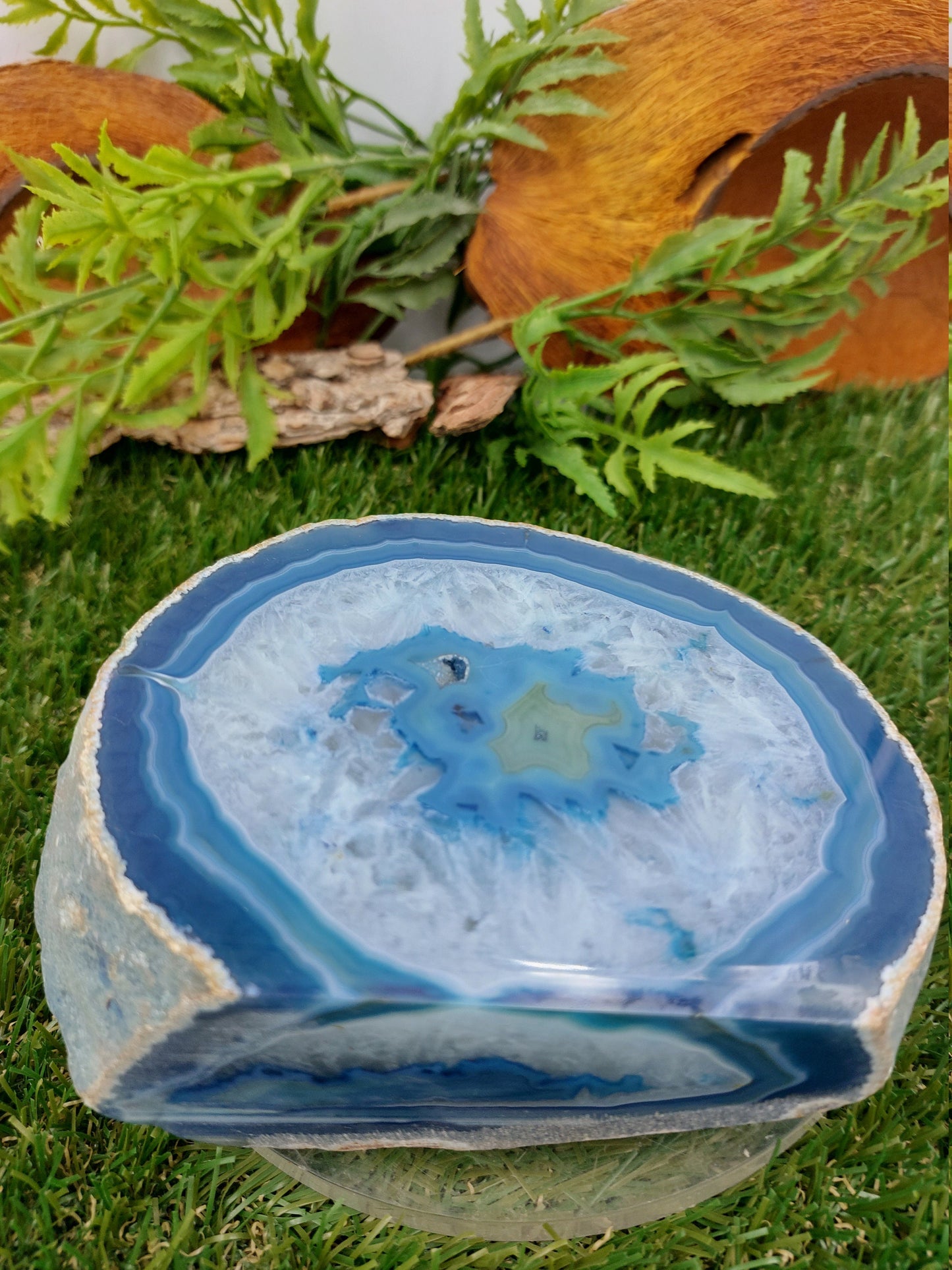 Geody Blue Agate Crystal for Home Decor - Protection - Manifestation