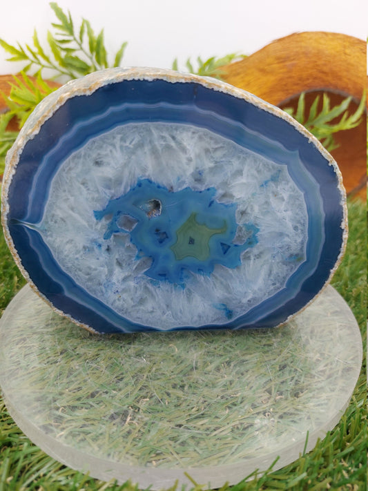 Geody Blue Agate Crystal for Home Decor - Protection - Manifestation