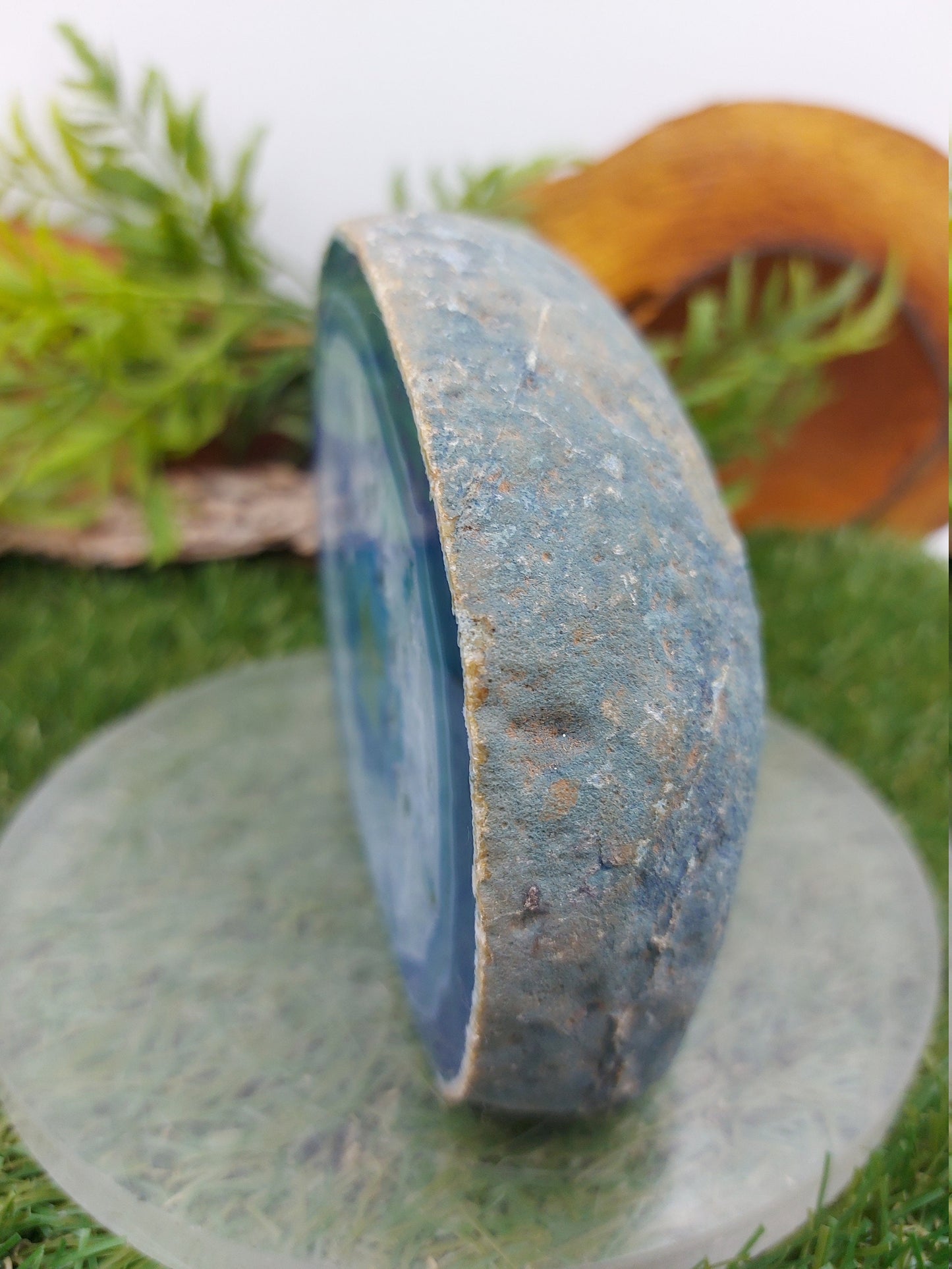 Geody Blue Agate Crystal for Home Decor - Protection - Manifestation