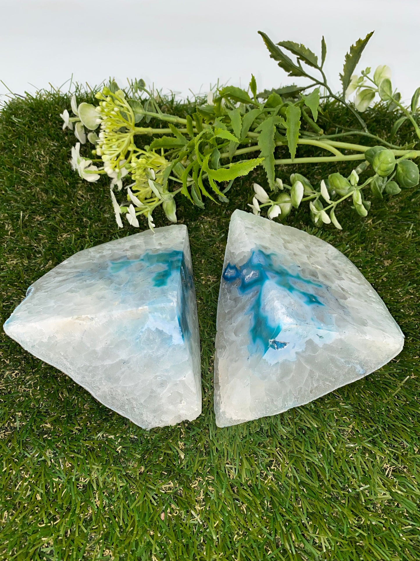 Blue and white Agate Half Geode Book Holder Rock Formation - Home Decor - Bookend